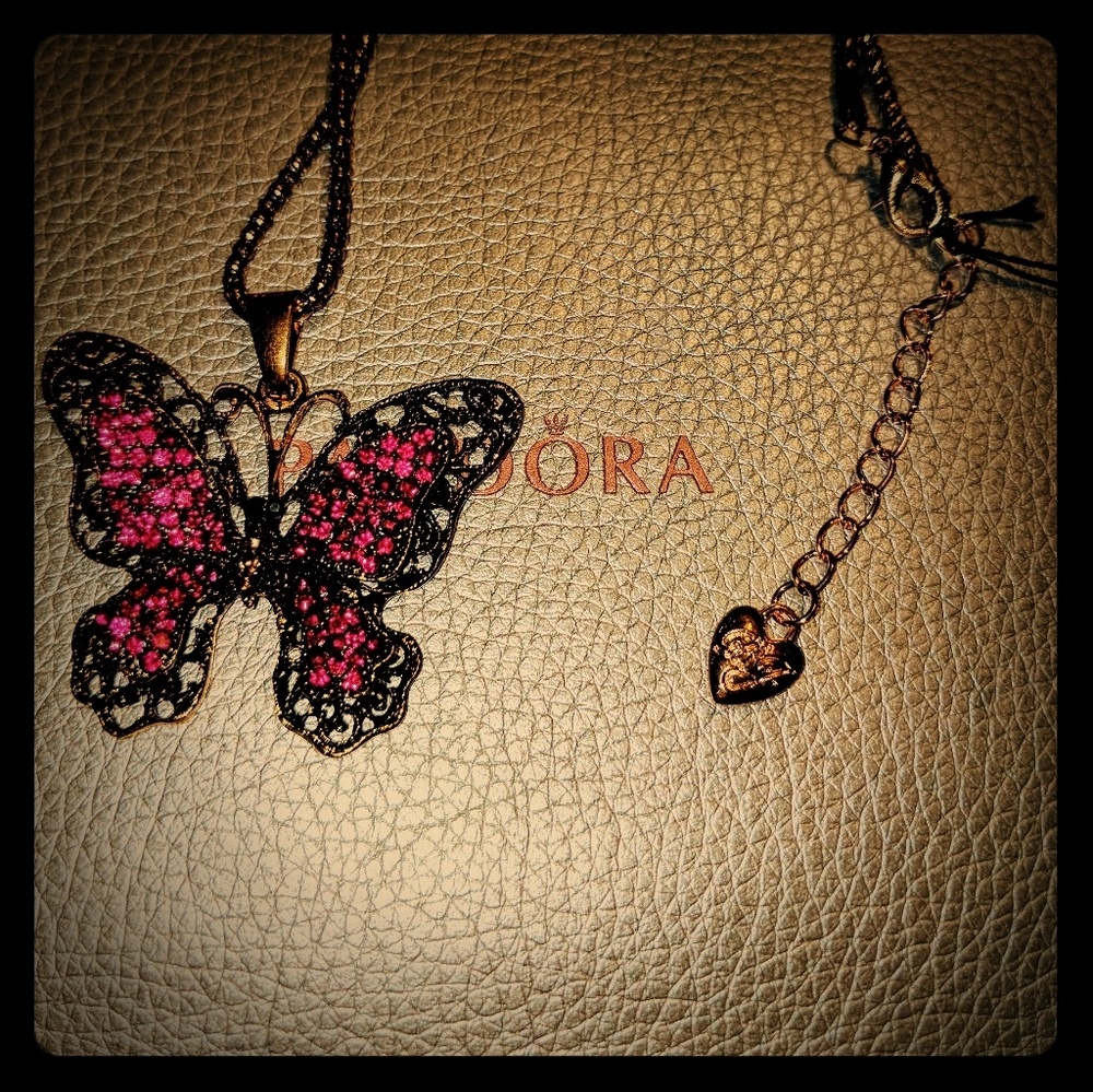 💋💋💋 BETSEY JOHNSON BUTTERFLY NECKLACE 💋💋